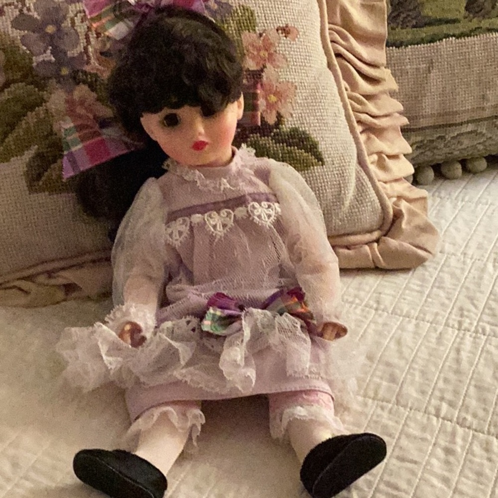 MADAME ALEXANDER DOLL retired collectible Adorable and classic
